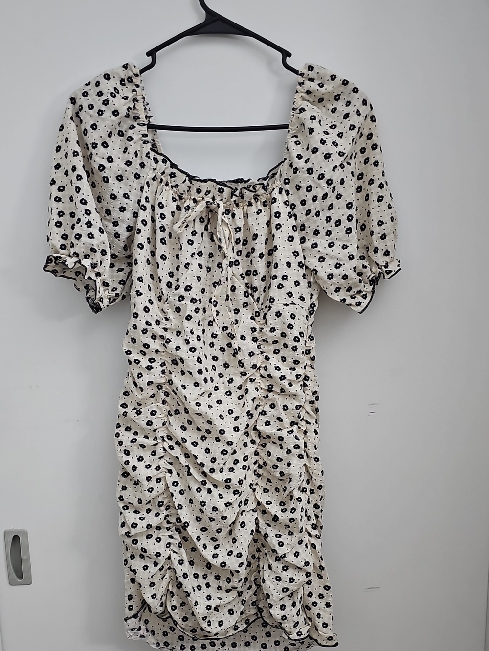 Floral Puff-Sleeve Ruched Midi Dress - Cream/Black